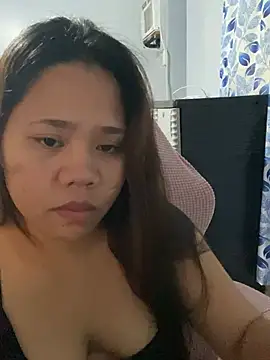 _UrSingleMamiBella_ élő XXX-chatje