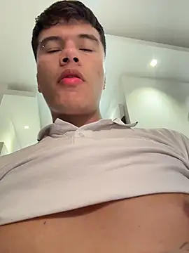 Pokazy przed kamerką – Logan_smith1