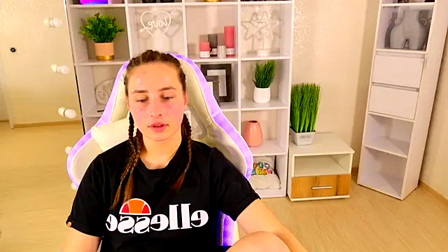 NadinnL élő XXX-chatje