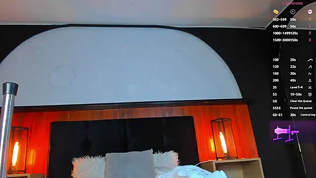 Leo_Savage_ Show in webcam
