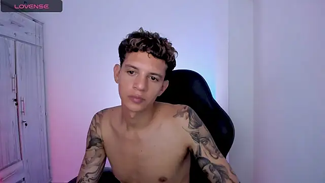tylernova's Webcam Show