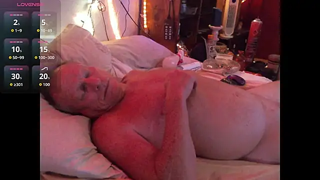 Pussyeat2please: διαδικτυακό σόου στην κάμερα