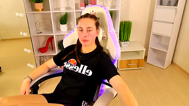 NadinnL Chat XXX in diretta