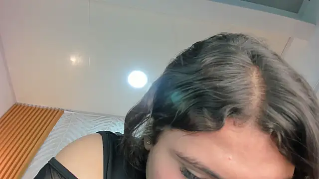 Eimy_Curvy 即時 XXX 聊天