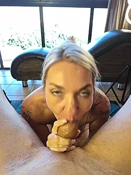 MissLMrJ Show in webcam