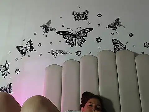 IzzyFlowers' Webcam Show