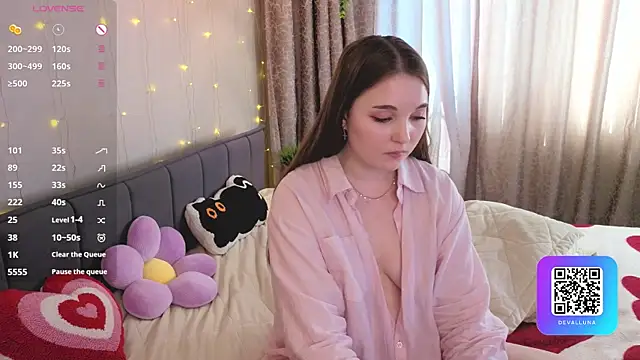 ConstanceHelmsn Live XXX chat