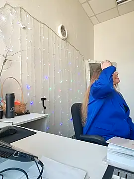 Juicy_PeachLux Chat XXX in diretta