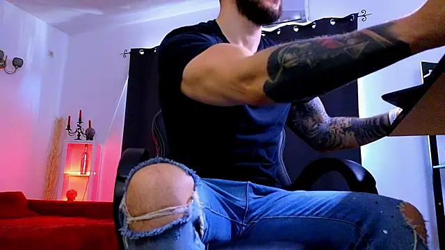 Chatroom XXX en direct de MightyAaron66