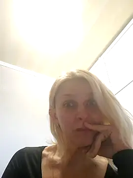 Živý XXX chat MiaLove183