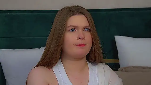 CrystalLyons' Live XXX Chat