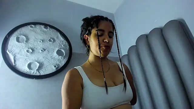 Chat XXX en directo de Lucy-23