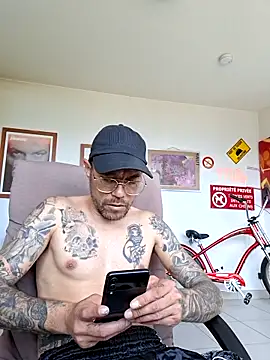 Mr_Graffitimile's Live XXX Chat