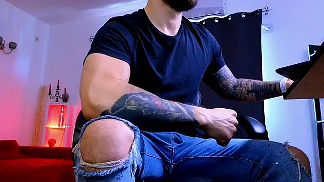 MightyAaron66 élő XXX-chatje