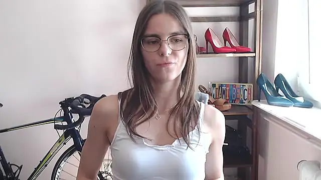 love_megi Adlı Modelin Canlı XXX Sohbeti