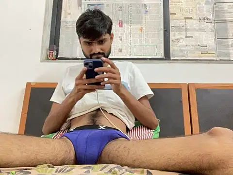 Show modela BBC_HORNY_GUJJU na web-kameri