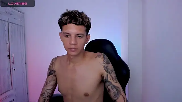 tylernova Pertunjukan Webcam