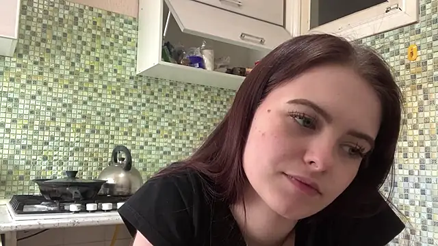 KikiAmino Chat XXX in diretta
