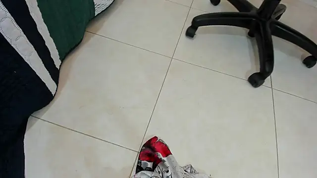 XXX chat uživo modela Reina_Mia1