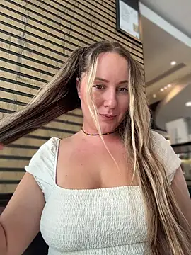 Mona_Plus webkamerás műsora