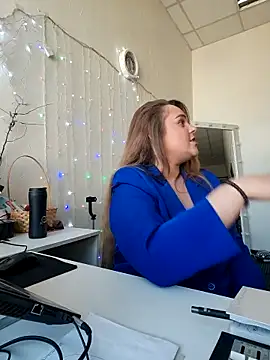 Juicy_PeachLux: онлайн-секс-чат