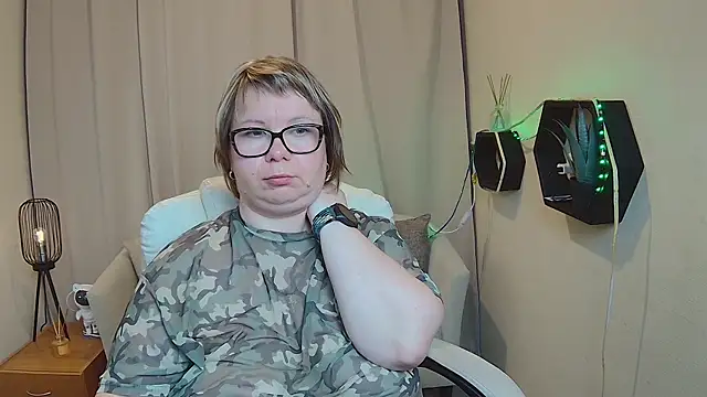 Show modela BonnnyBoobsy na web-kameri