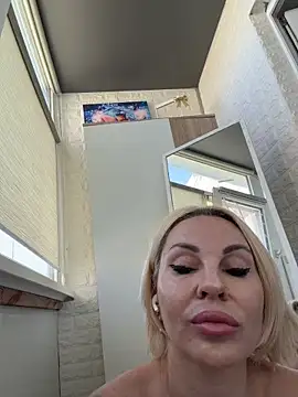 Show modela Hotnessi na web-kameri