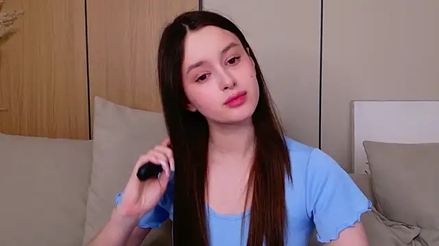 EvaSwen Adlı Modelin Canlı XXX Sohbeti