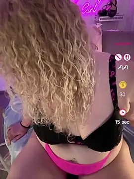Show modela CurvyAnonymousGirl89 na web-kameri