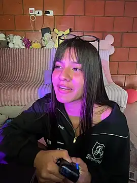 xayah_cute Show in webcam