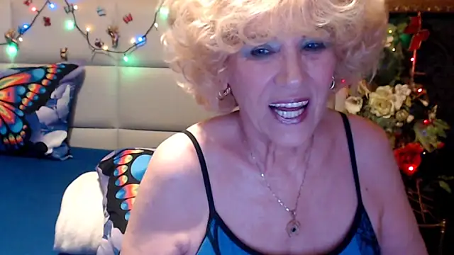 HappyWomanOn Webcam show