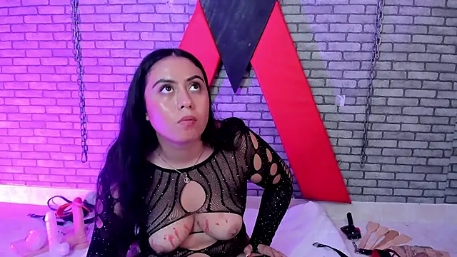 Chat +18 de hillary_bigbutt ao vivo