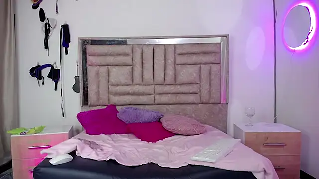 Bombom_Luxのウェブカメラショー