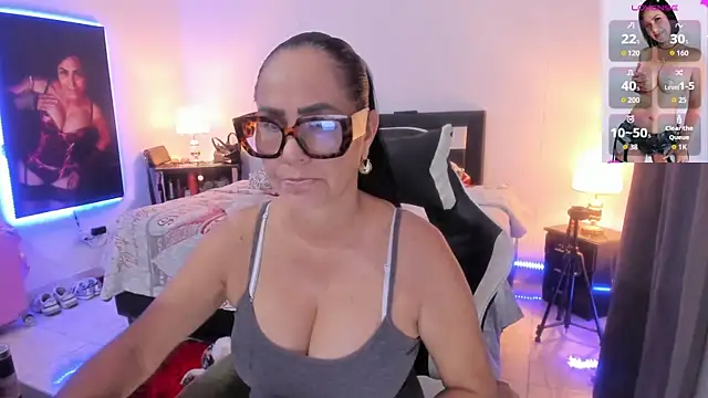 RubyStrome Adlı Modelin Canlı XXX Sohbeti