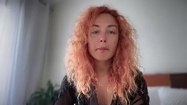 Reddgiirl live XXX chat