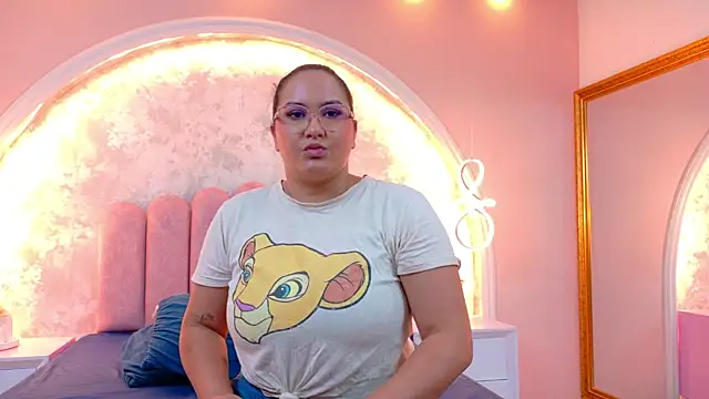 MiaLaurents Adlı Modelin Canlı XXX Sohbeti
