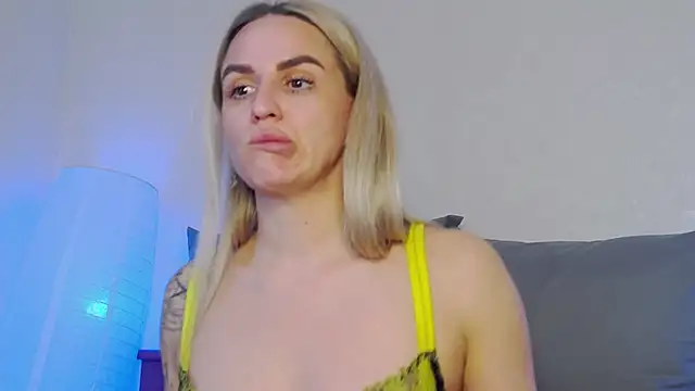 Chatroom XXX en direct de foxy_kimmi