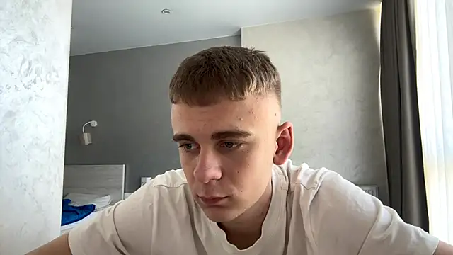 Show modela SoloFury na web-kameri