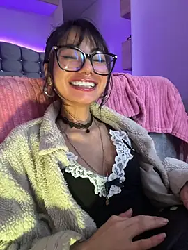 _Lucycherry's Live XXX Chat