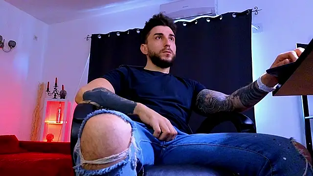 MightyAaron66 Adlı Modelin Canlı XXX Sohbeti