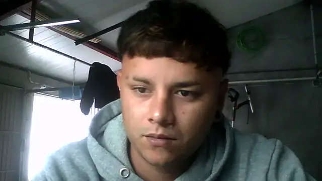 Sickbooy69 Show in webcam
