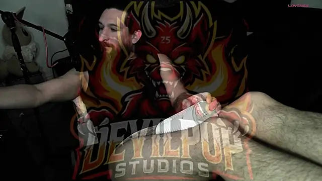 Pokazy przed kamerką – DevilPup75_