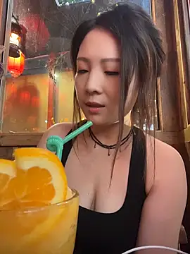 Lola666999 即時 XXX 聊天