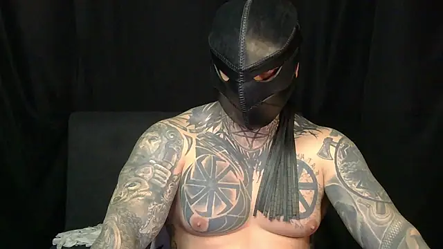 devilWithTats Show in webcam