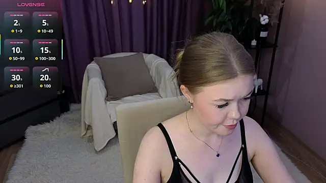BlondeLina élő XXX-chatje