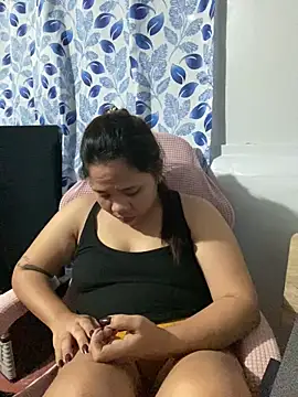 _UrSingleMamiBella_ Adlı Modelin Canlı XXX Sohbeti