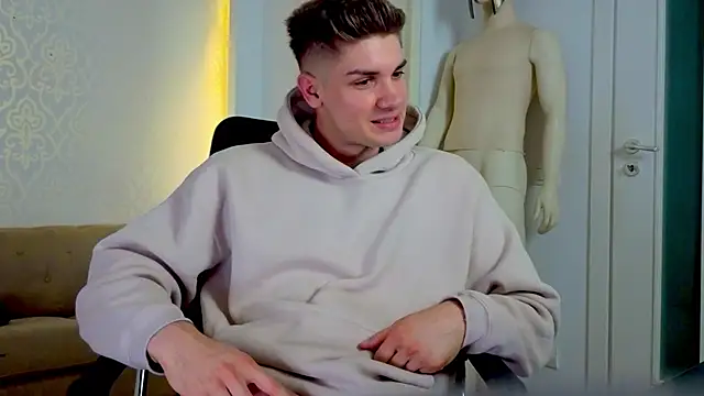 MaxKaiden live XXX chat