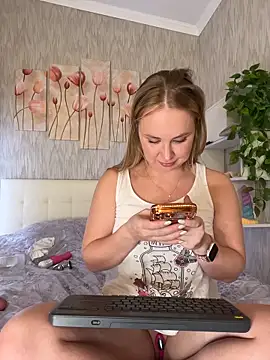 Kitty-Kelsi Webcam Show