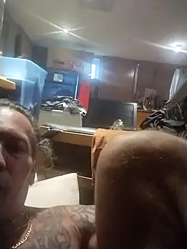 AceticPinscher Show in webcam