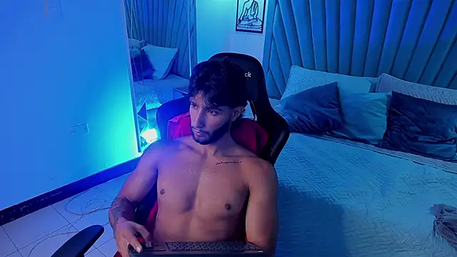 Show modela Emmet_CollinsJS na web-kameri